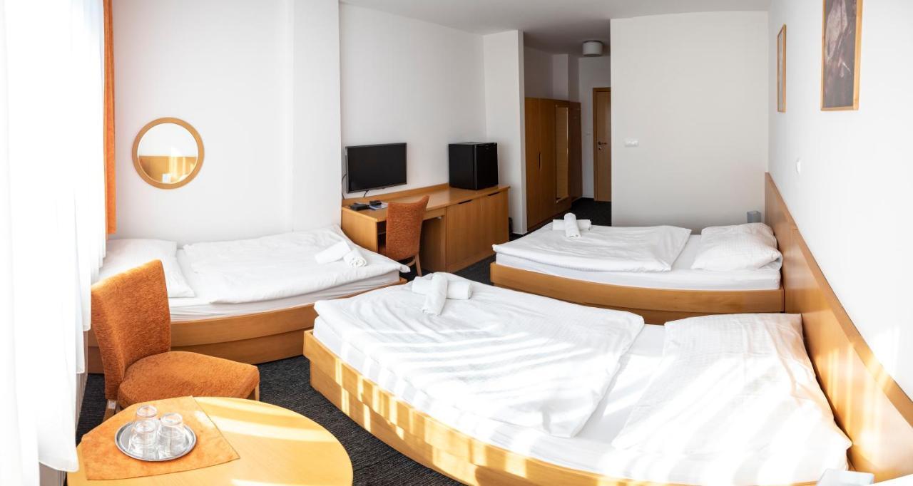 Hotel Puls Ostrava Bagian luar foto