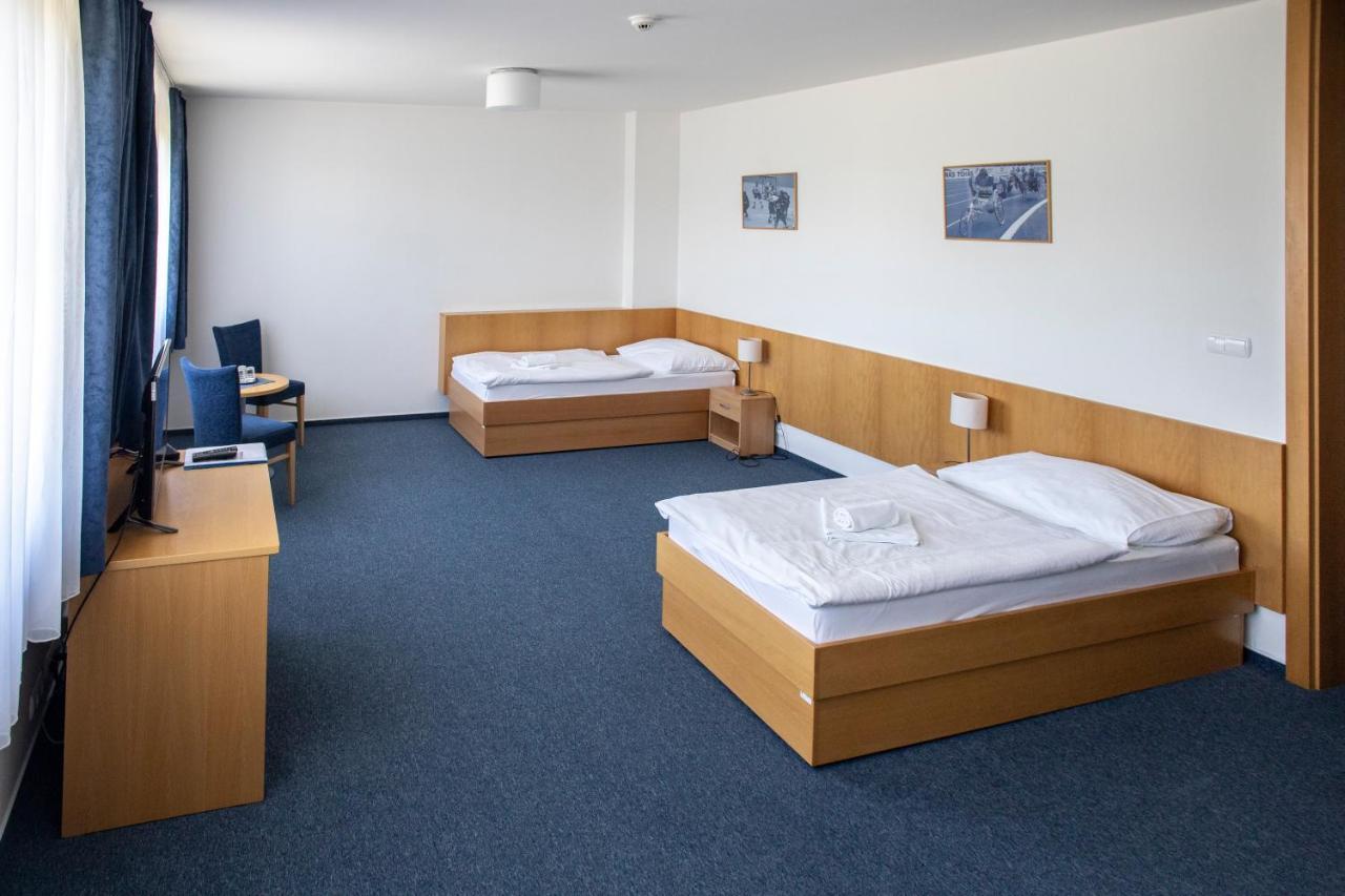 Hotel Puls Ostrava Bagian luar foto